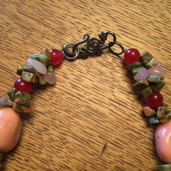 CHUNKY BEADED NECKLACE, PEACH COLORED CENTRAL TONE - Picture 4 of 7